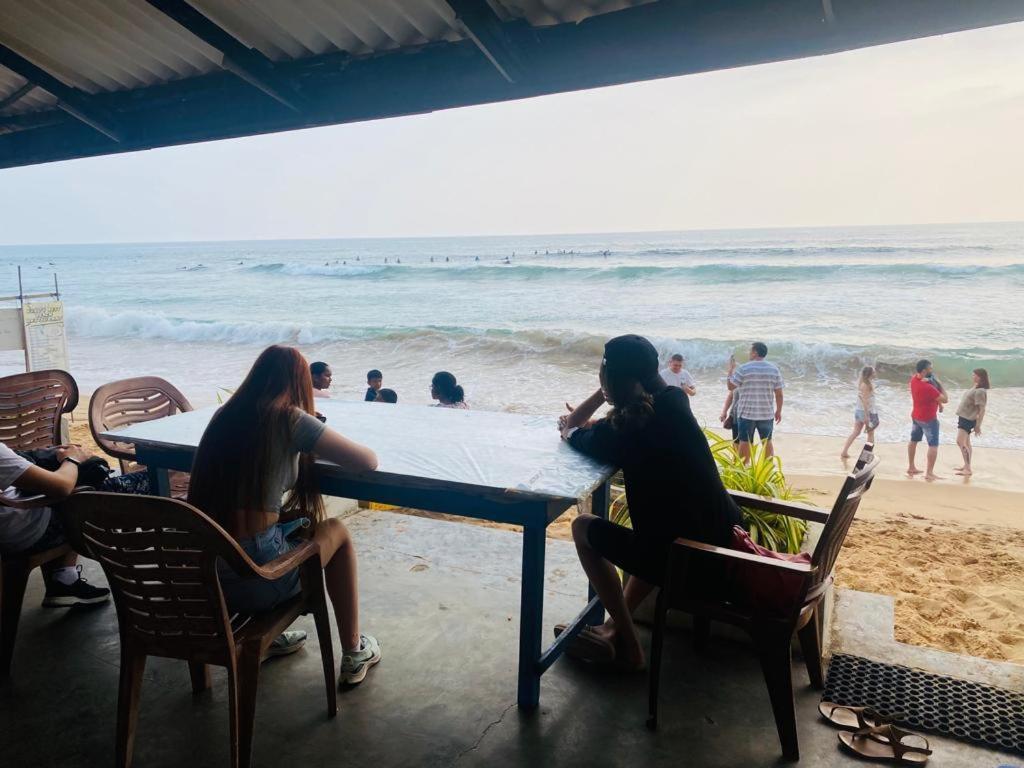 Hansa Surf Hotel Hikkaduwa Exterior foto